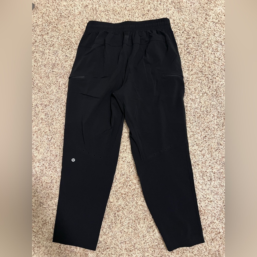 Lululemon License to Train Cargo Pants *cropped